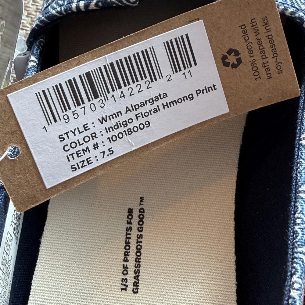 NWT TOMS Women’s Alpargata indigo Floral Hmong print Shoes Sz 7.5 - Picture 6 of 10
